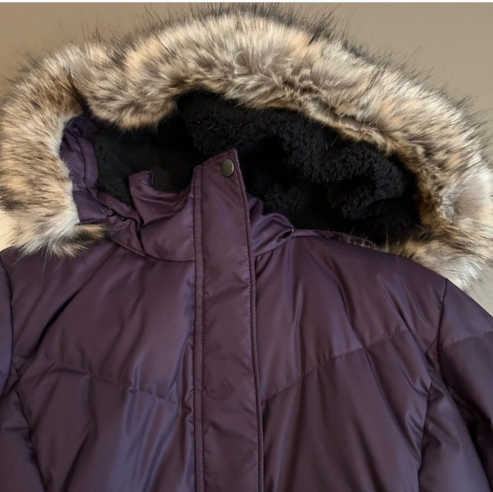 Eddie Bauer Women's Purple Fur-Trimmed Puffer Coat Like New. - Picture 4 of 10
